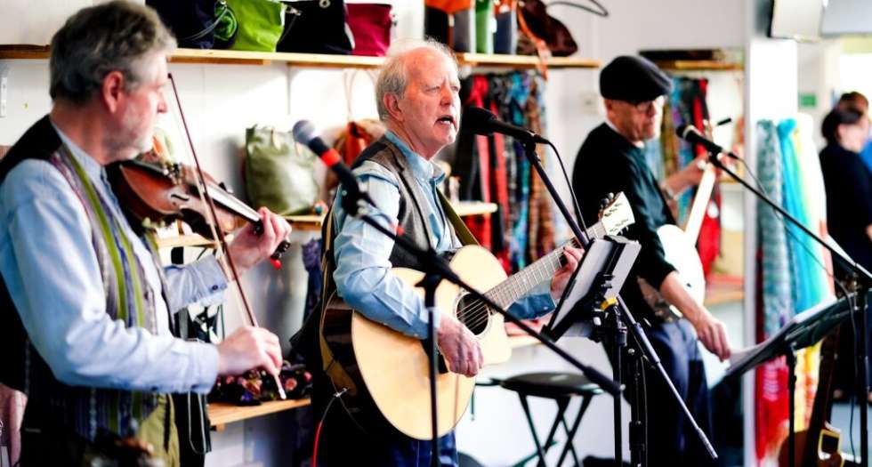 Music Bites - Round the Edges