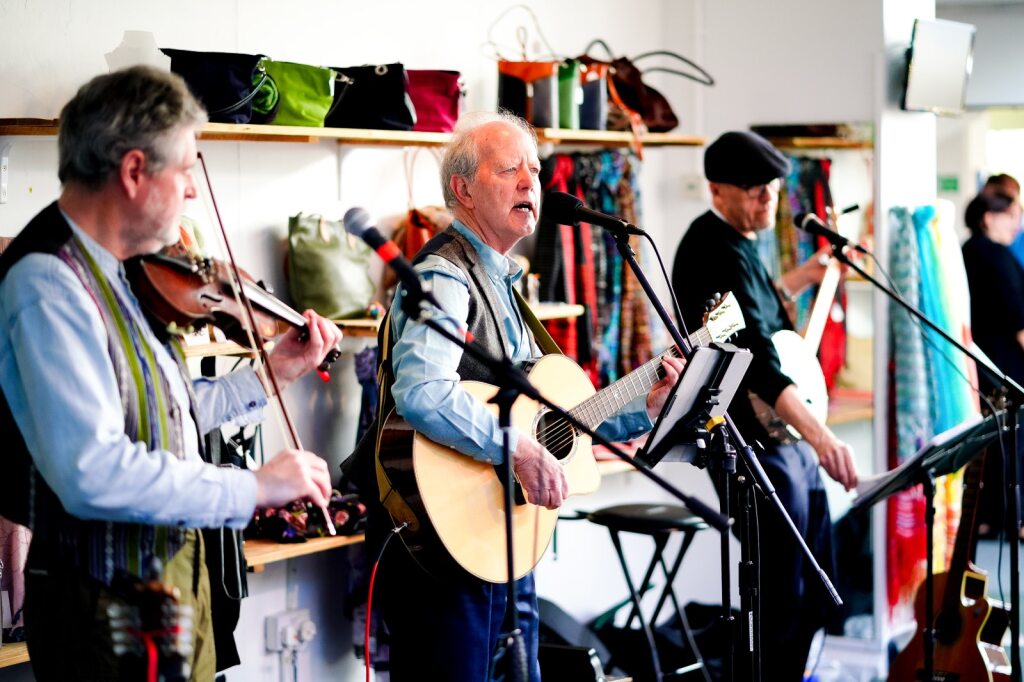 Music Bites - Round the Edges