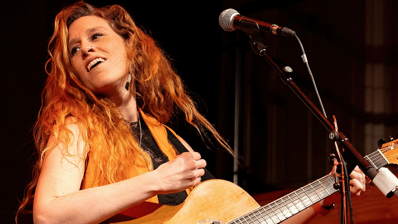 Summer Sessions: Hollie Rogers (duo)